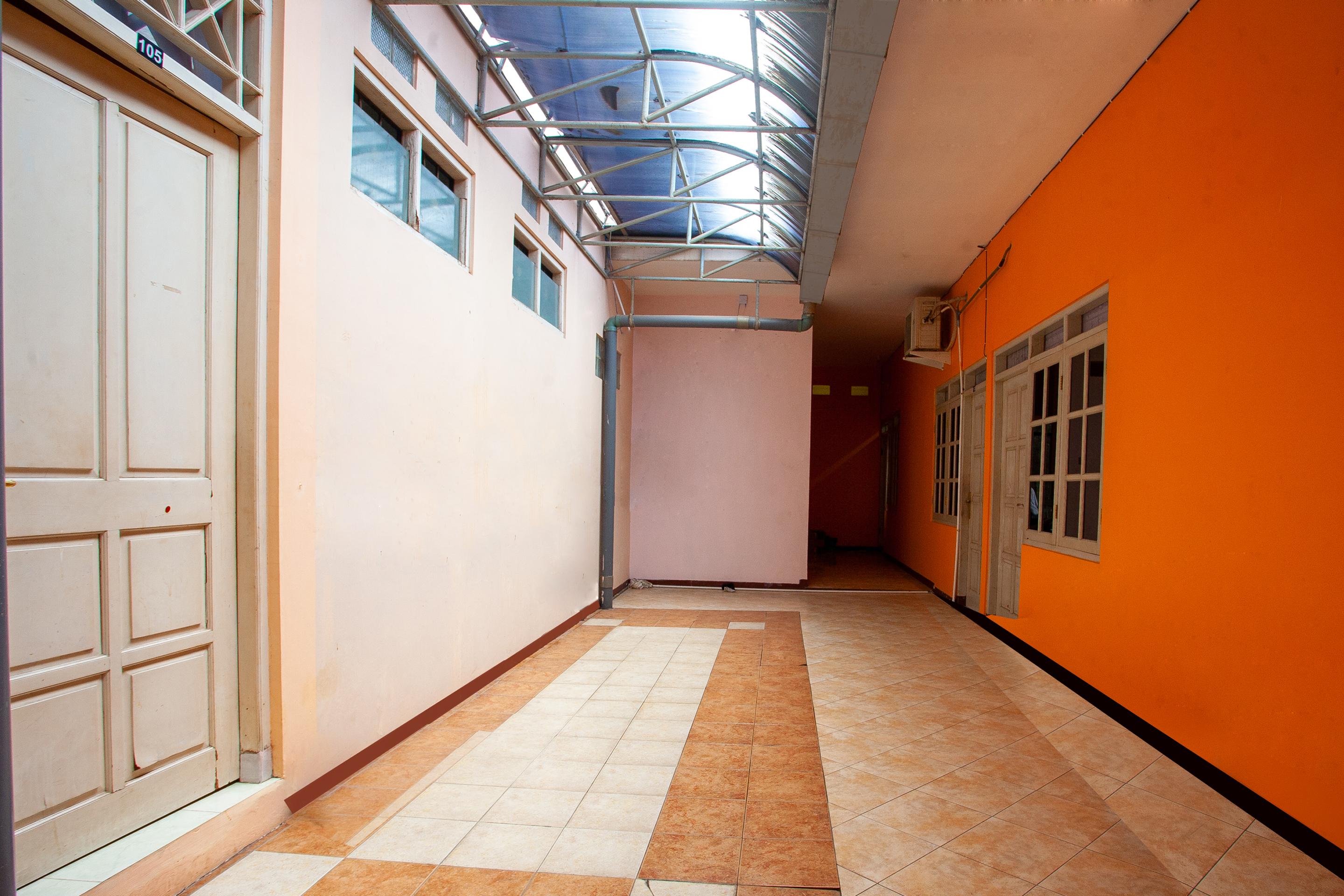 Hotel Spot On 2697 Homy House à Semarang Extérieur photo